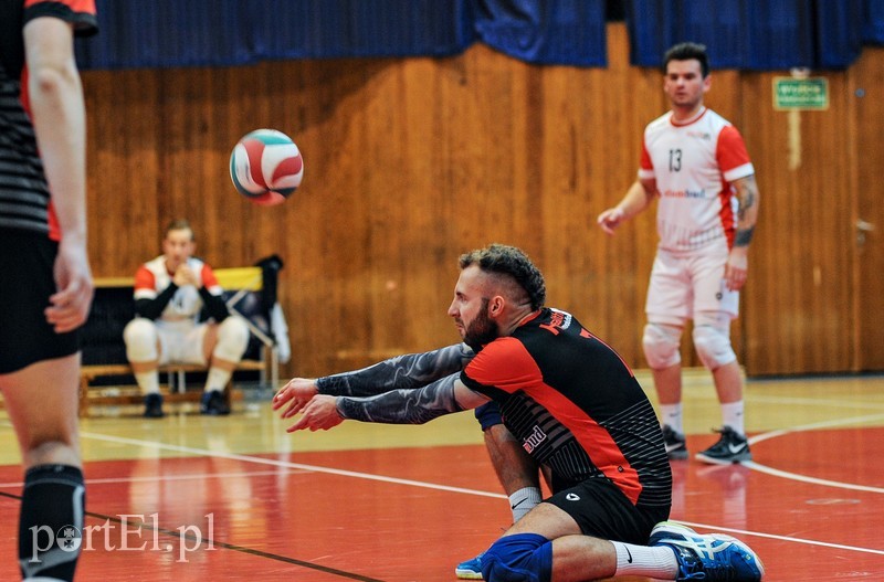 Siatkarze postawili się liderowi zdjęcie nr 190131