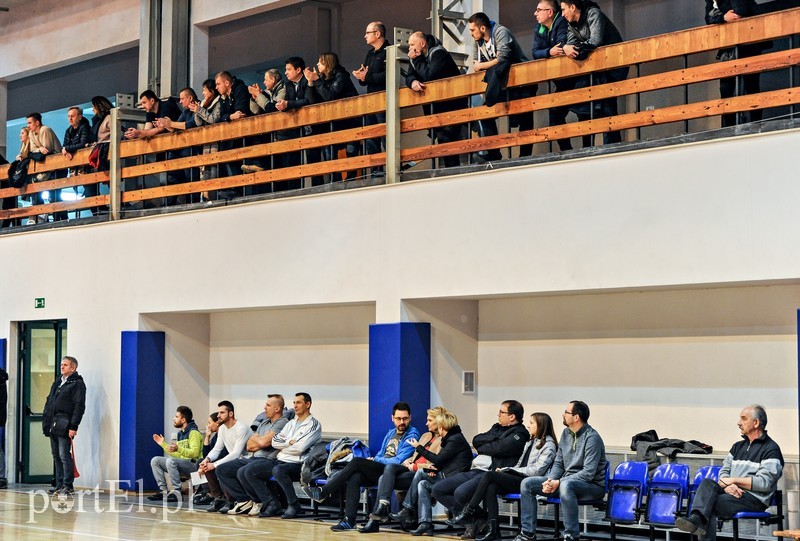 Siatkarze postawili się liderowi zdjęcie nr 190137