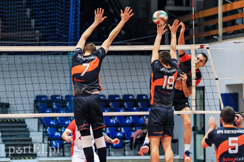 Siatkarze postawili się liderowi zdjęcie nr 190136