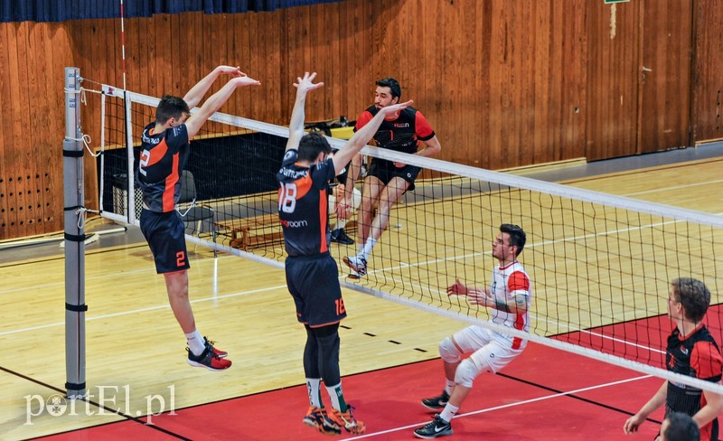 Siatkarze postawili się liderowi zdjęcie nr 190140