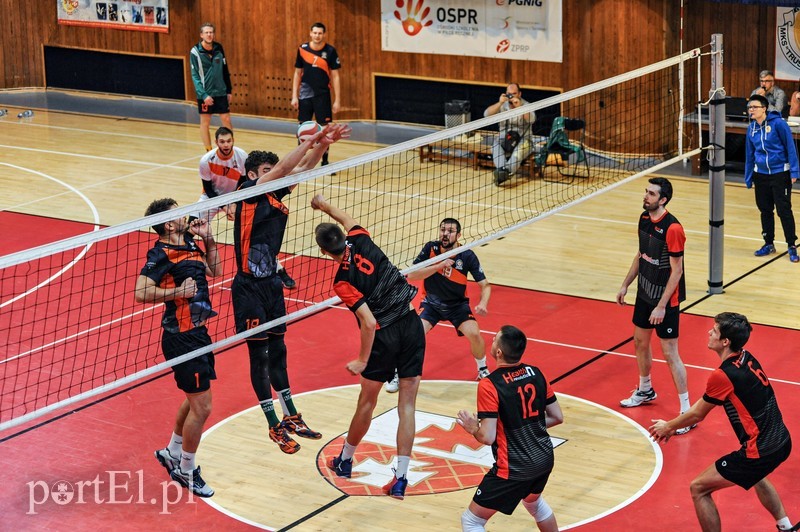 Siatkarze postawili się liderowi zdjęcie nr 190144