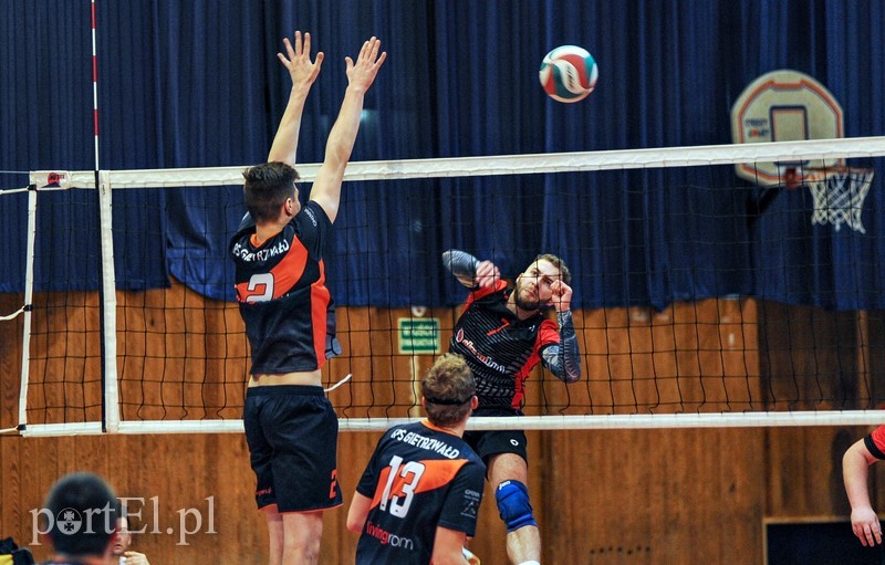 Siatkarze postawili się liderowi zdjęcie nr 190132