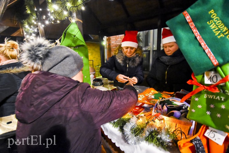 Choinka już zdobi Stare Miasto zdjęcie nr 190415