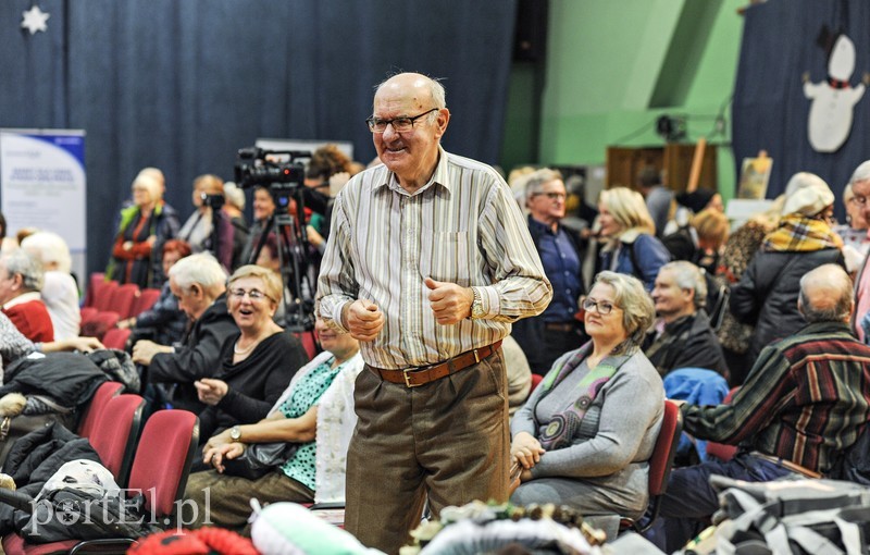 Seniorzy przygotowują się do świąt zdjęcie nr 190486