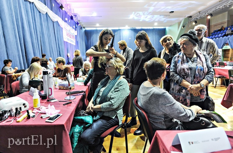 Seniorzy przygotowują się do świąt zdjęcie nr 190493