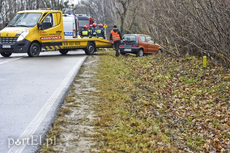Elbląg Fiat na boku, kierowca zasłabł