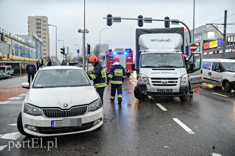  Kolizja na skrzyżowaniu Dąbka z Węgrowską zdjęcie nr 191801
