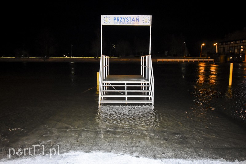 Wody przybywa, uwaga na wiatr zdjęcie nr 192098