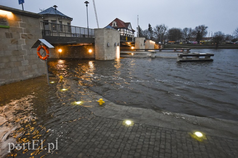Wody przybywa, uwaga na wiatr zdjęcie nr 192086