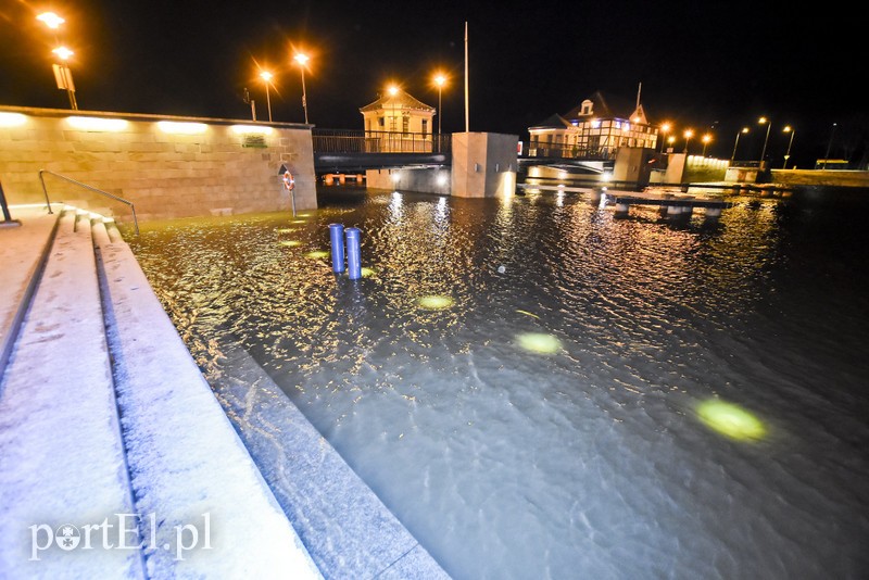 Wody przybywa, uwaga na wiatr zdjęcie nr 192101