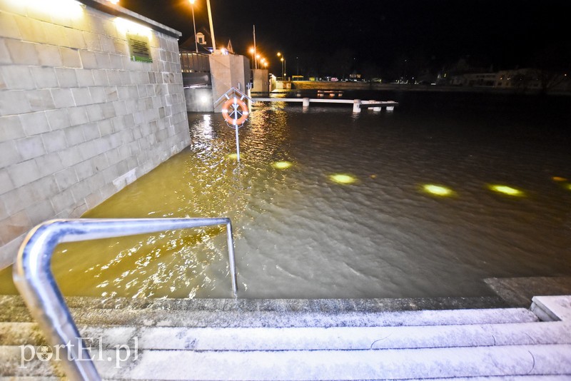 Wody przybywa, uwaga na wiatr zdjęcie nr 192100