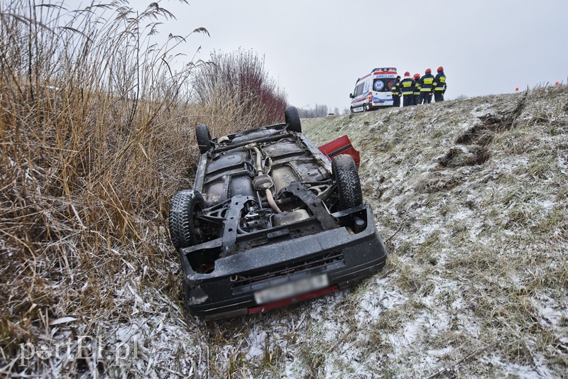 Kolejne dachowanie, kierowcy noga z gazu! zdjęcie nr 192377