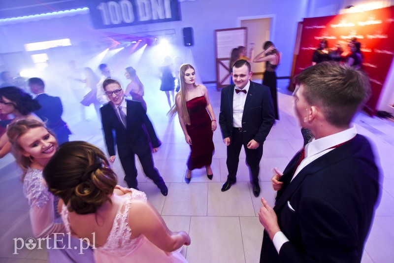 IV LO: Studniówka ze sportowym akcentem zdjęcie nr 192602