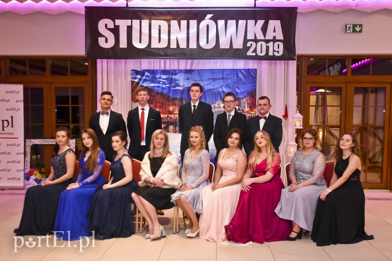 IV LO: Studniówka ze sportowym akcentem zdjęcie nr 192580