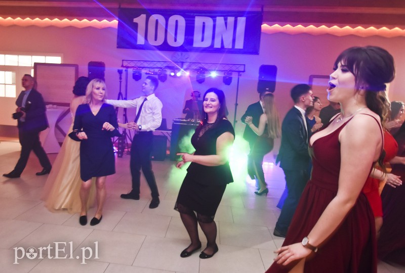 IV LO: Studniówka ze sportowym akcentem zdjęcie nr 192616