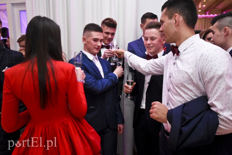 IV LO: Studniówka ze sportowym akcentem zdjęcie nr 192578