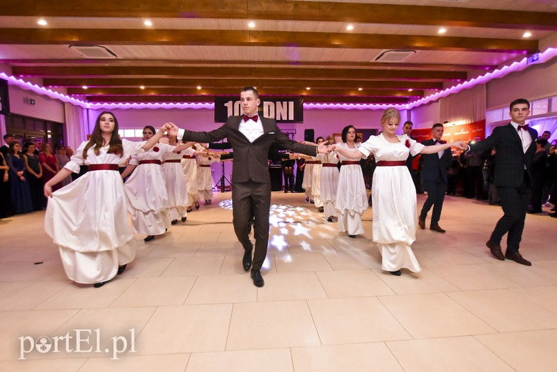 IV LO: Studniówka ze sportowym akcentem zdjęcie nr 192560