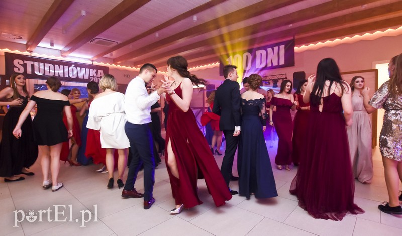 IV LO: Studniówka ze sportowym akcentem zdjęcie nr 192621