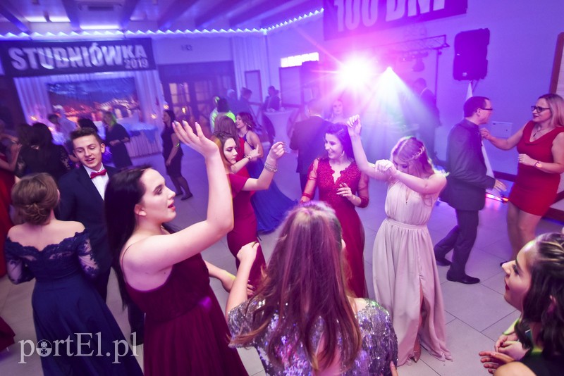 IV LO: Studniówka ze sportowym akcentem zdjęcie nr 192622