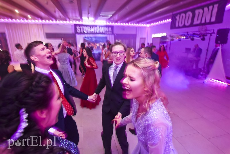 IV LO: Studniówka ze sportowym akcentem zdjęcie nr 192609