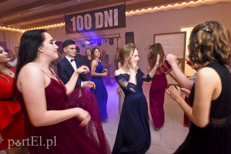 IV LO: Studniówka ze sportowym akcentem zdjęcie nr 192618