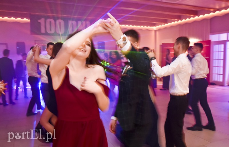 IV LO: Studniówka ze sportowym akcentem zdjęcie nr 192604