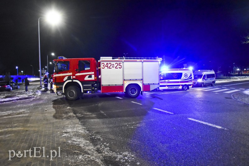 Elbląg Zderzenie opla z audi na skrzyżowaniu ulic Niskiej i Nowej