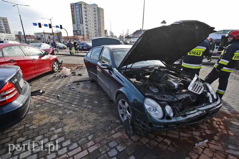 Karambol na parkingu przy ul. Teatralnej zdjęcie nr 194208