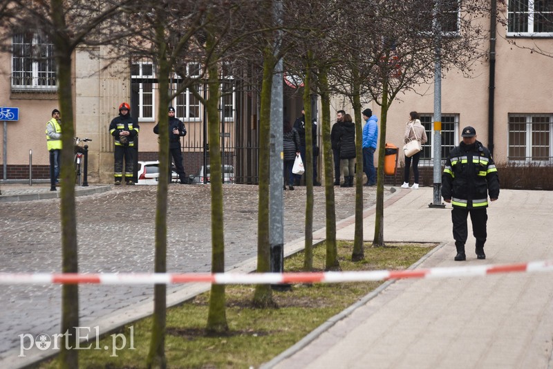 Alarm bombowy w Urzędzie Miejskim (aktualizacja) zdjęcie nr 195603