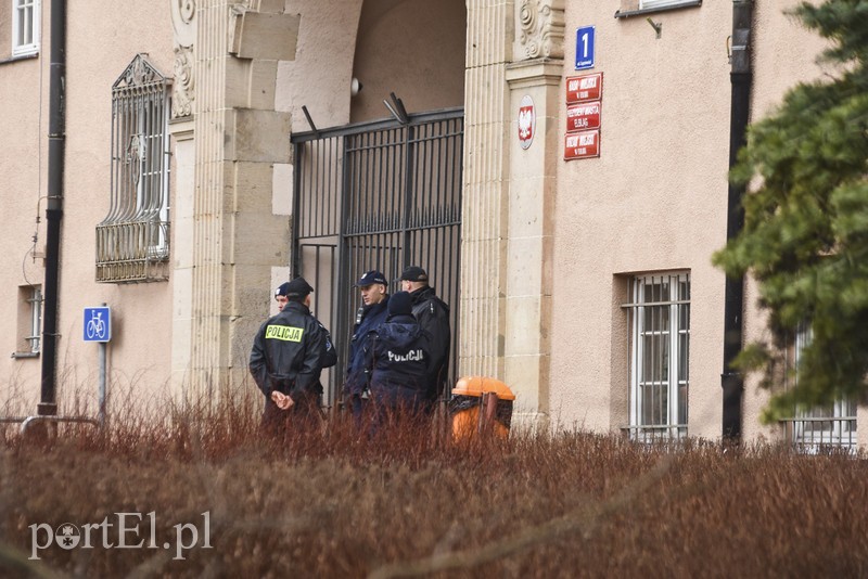 Alarm bombowy w Urzędzie Miejskim (aktualizacja) zdjęcie nr 195614
