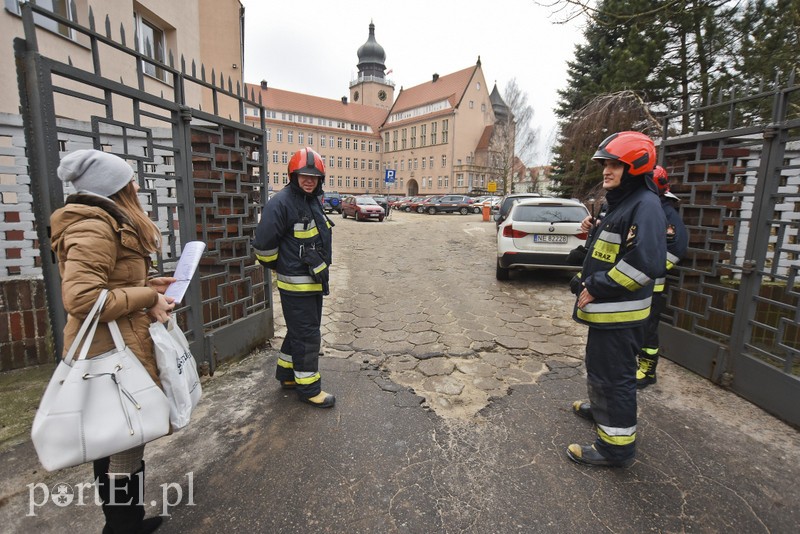 Alarm bombowy w Urzędzie Miejskim (aktualizacja) zdjęcie nr 195606