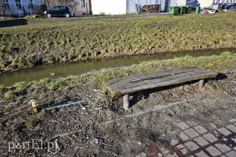 Pijany mężczyzna wpadł do Kumieli zdjęcie nr 195680