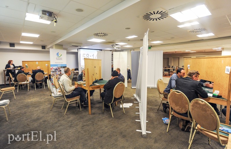 Elbląg Brydżyści usiedli do stołu