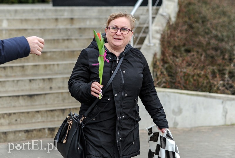 Uśmiech za kwiatka, czyli jak portEl Dzień Kobiet świętował zdjęcie nr 196134