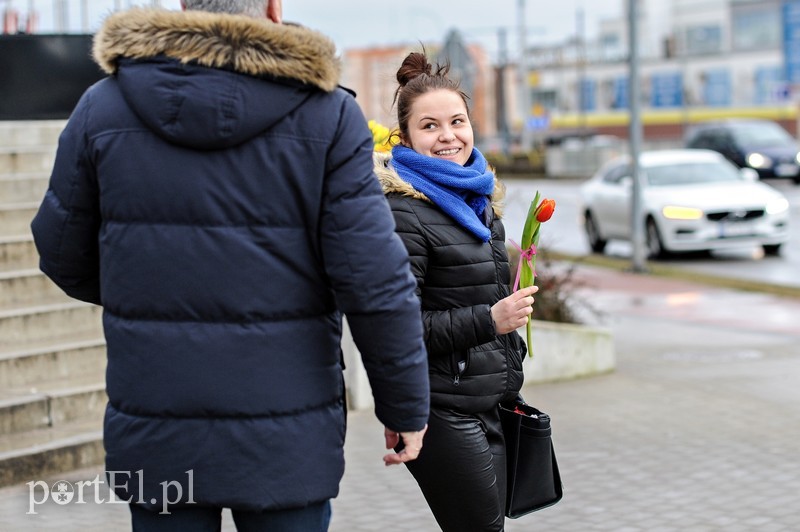 Uśmiech za kwiatka, czyli jak portEl Dzień Kobiet świętował zdjęcie nr 196138