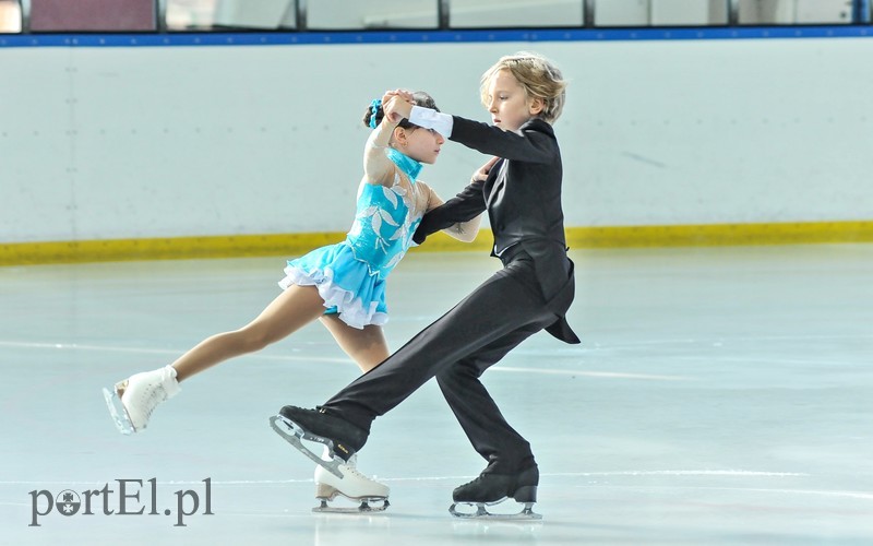 Elbląg  Piruety i skoki na lodowisku