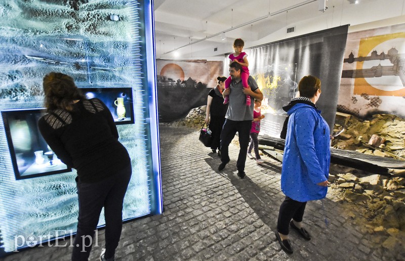 Wieczorne gry, pokazy i wystawy zdjęcie nr 201100