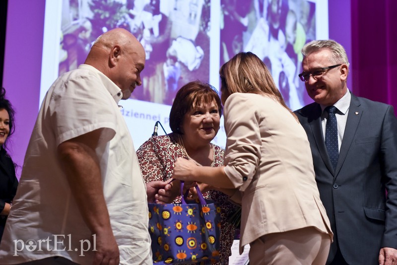 Tangiem podziękowali za wychowawczy trud zdjęcie nr 201420