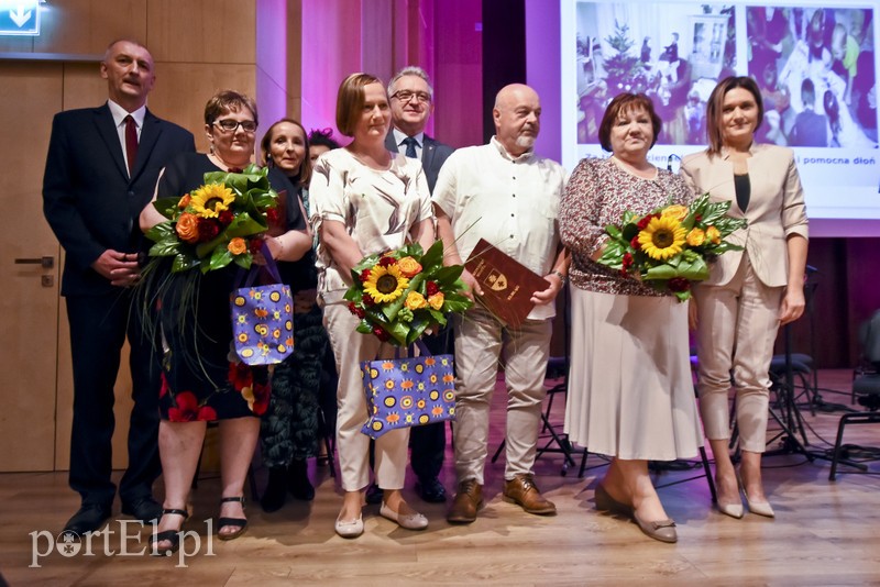 Tangiem podziękowali za wychowawczy trud zdjęcie nr 201425