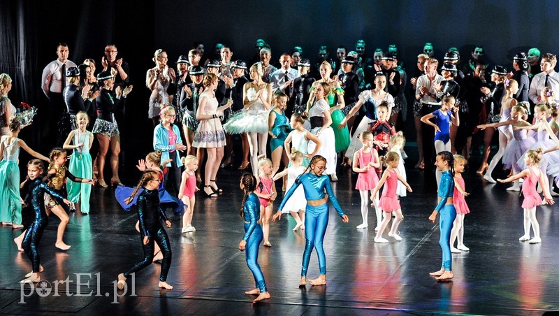 Oni po prostu bawią się tańcem zdjęcie nr 203574