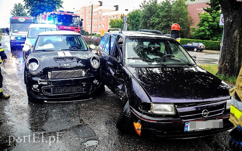 Elbląg Kierowca bez uprawnień spowodował kolizję