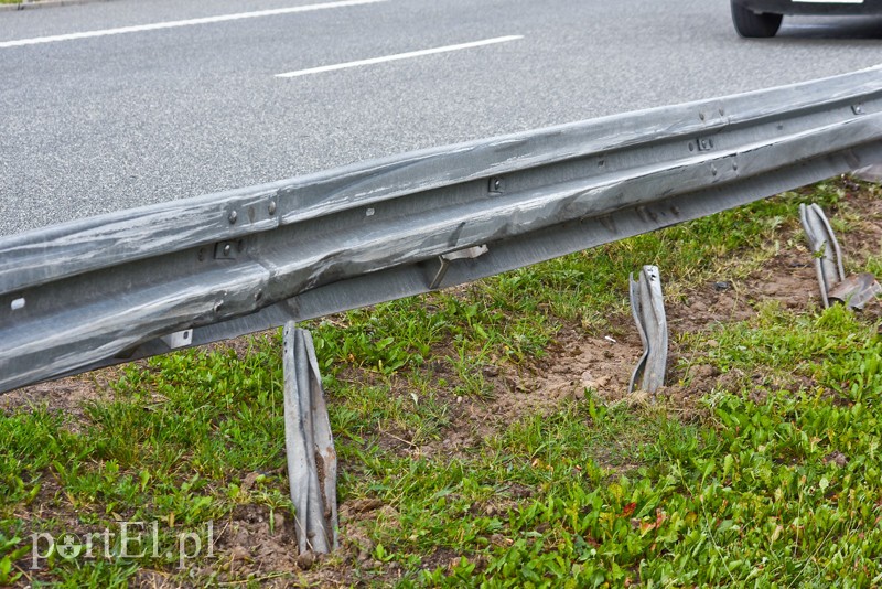 Wypadek na S7. Auto dostawcze uderzyło w barierki zdjęcie nr 204319