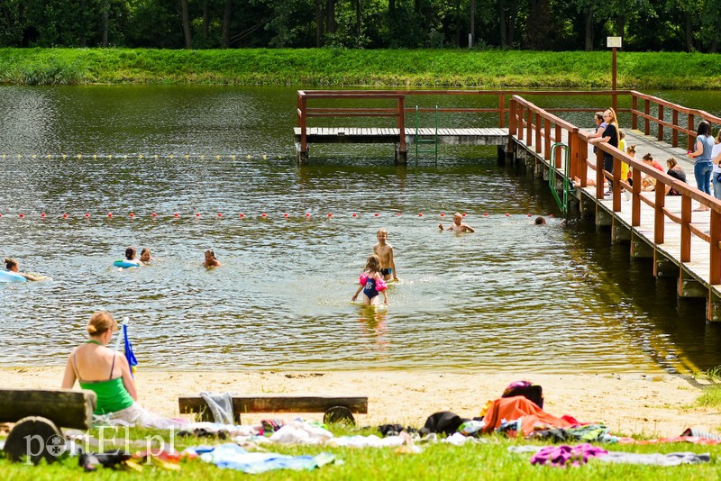 Nad jezioro, na cmentarz i na lody  (Cudze chwalicie, swego nie znacie, odcinek 1)  zdjęcie nr 204537