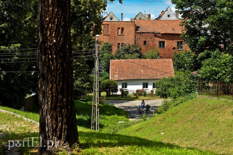 Nad jezioro, na cmentarz i na lody  (Cudze chwalicie, swego nie znacie, odcinek 1)  zdjęcie nr 204529