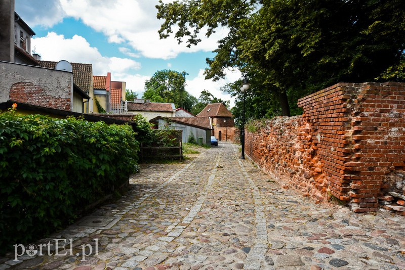 Nad jezioro, na cmentarz i na lody  (Cudze chwalicie, swego nie znacie, odcinek 1)  zdjęcie nr 204477