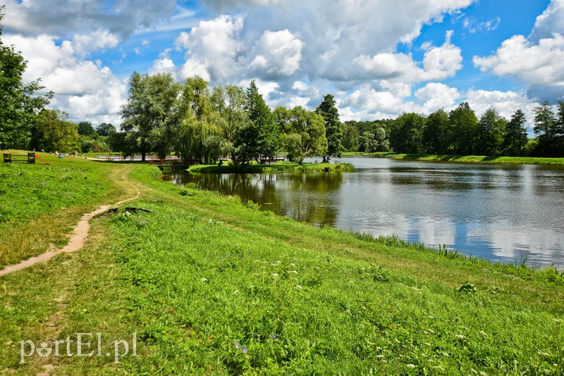 Nad jezioro, na cmentarz i na lody  (Cudze chwalicie, swego nie znacie, odcinek 1)  zdjęcie nr 204532