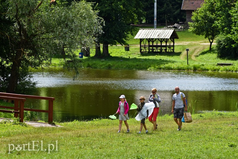 Nad jezioro, na cmentarz i na lody  (Cudze chwalicie, swego nie znacie, odcinek 1)  zdjęcie nr 204536