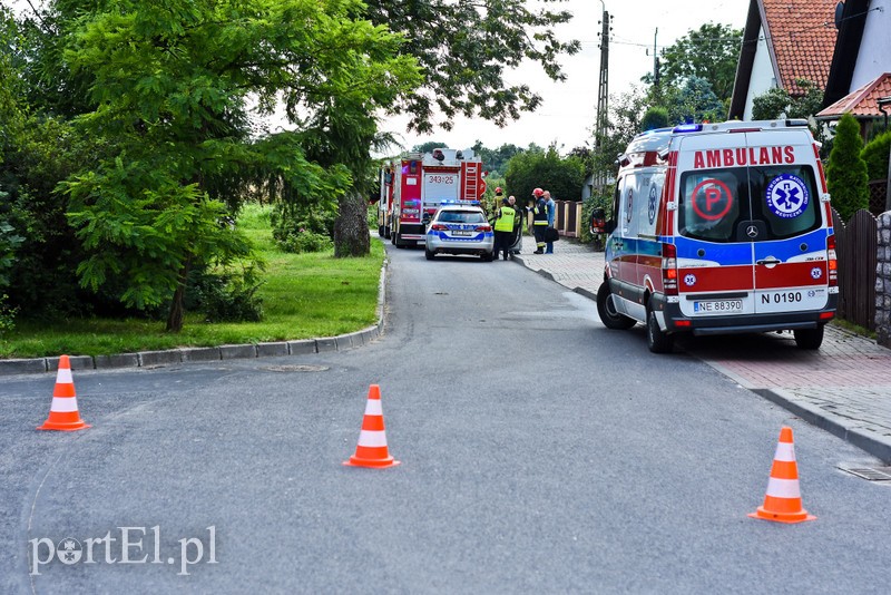 Elbląg Wjechali pod pociąg, trzy osoby ranne