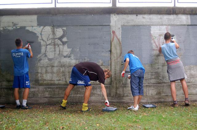 Elbląg Pomalowali stadionowy mur