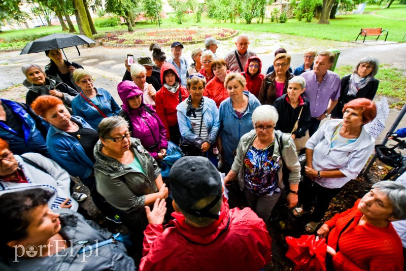 Mniejszości narodowych szukali na cmentarzach zdjęcie nr 207701